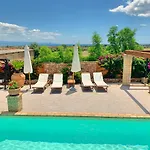 Antico Casale Del Poggio בית הארחה 4*