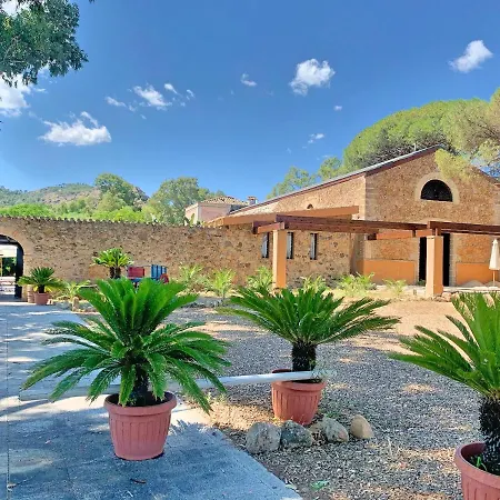 Antico Casale Del Poggio 4* קאפוטרה